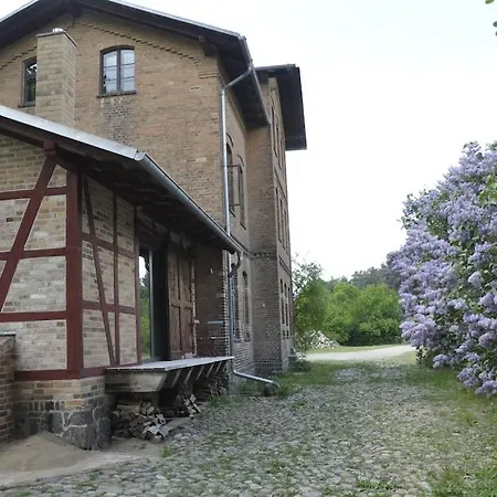Alter Bahnhof Buschhof - Ferienwohnung Studio * Schwarz (Mecklenburgische Seenplatte)