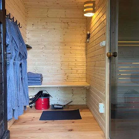 Alter Bahnhof Buschhof - Ferienwohnung Studio Daire Schwarz (Mecklenburgische Seenplatte)
