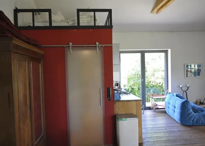 아파트 Romantisches Am Waldesrand Mit Gartensauna Schwarz (Mecklenburgische Seenplatte)