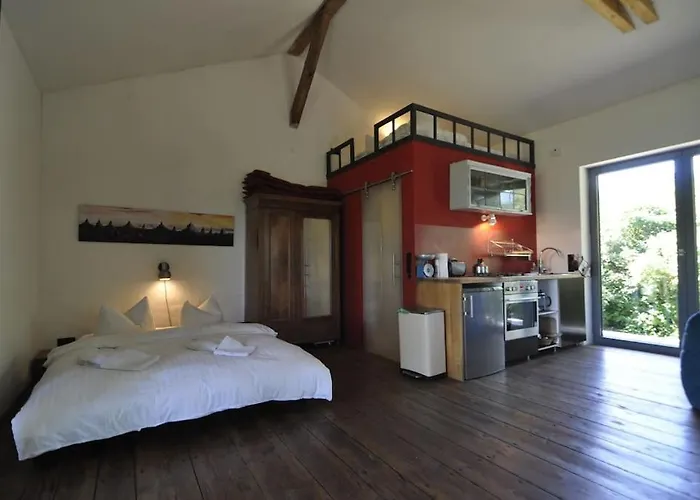 아파트 Romantisches Am Waldesrand Mit Gartensauna Schwarz (Mecklenburgische Seenplatte)